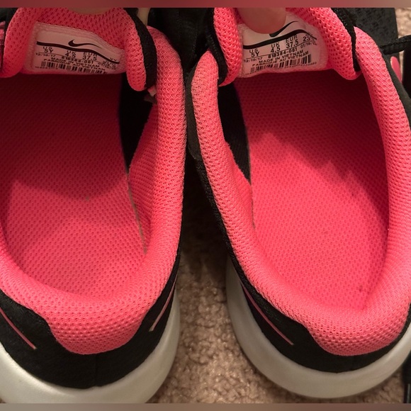 Nike Unisex Big Kids Youth Tanjun Running Gym Shoes Sneakers Black Pink Size 5Y - Picture 12 of 15